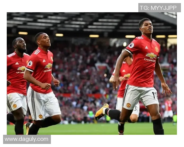 富勒姆主场迎战曼联英超激战双方争夺宝贵积分的关键时刻 富勒姆主场迎战曼联英超激战双方争夺宝贵积分的关键时刻