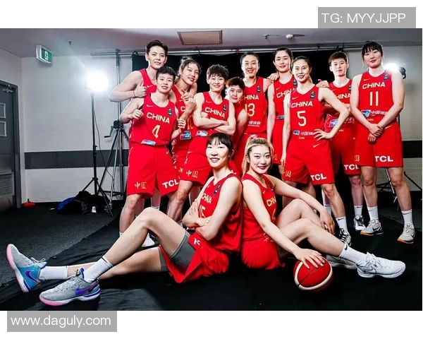 新疆女篮与武汉女篮激战正酣争夺女篮联赛季后赛名额的关键之战 新疆女篮与武汉女篮激战正酣争夺女篮联赛季后赛名额的关键之战