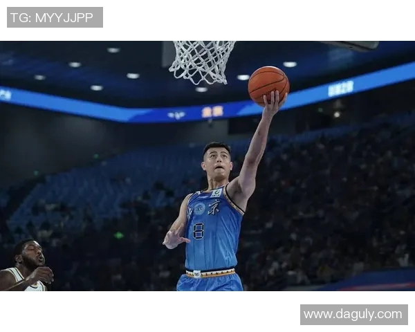 方硕的篮球之路:从青涩新秀到赛场明星的成长历程与心路历程 方硕的篮球之路:从青涩新秀到赛场明星的成长历程与心路历程