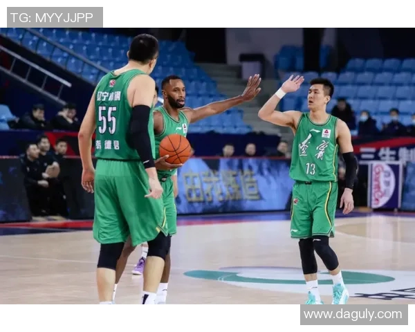 男篮世预赛精彩对决意大利迎战匈牙利全力争胜展现实力