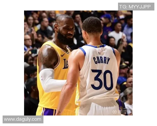 勇士与湖人激战正酣客队主队争夺季后赛席位的关键之战