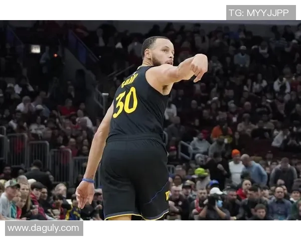 勇士与雄鹿对决数据分析揭示比赛关键因素与球员表现